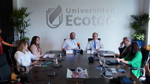 Decanos abordando estrategias de seguridad para médicis rurales | Foto: Cortesía Ecotec