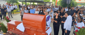 El sepelio del dirigente  Edgar Aguayo se realizó en un campo santo privado, este martes.

