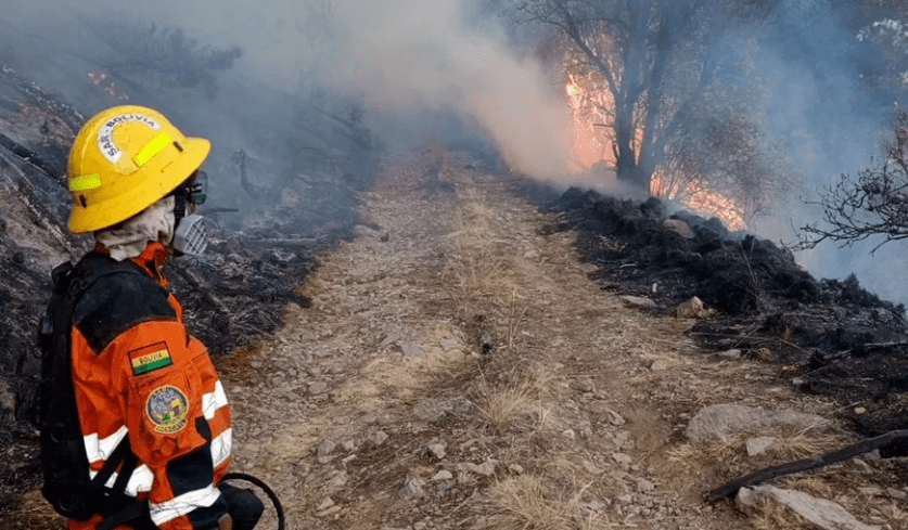 Incendio forestal en el parque nacional Tunari este miércoles, en Cochabamba.