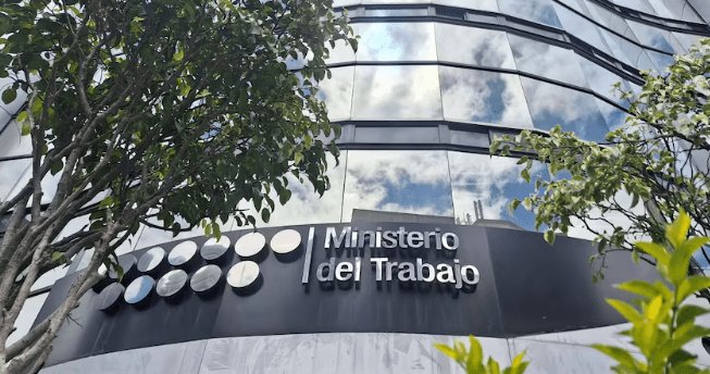 La normativa para la prevención del acoso laboral en el sector privado se encuentra en el Acuerdo Ministerial n.º MDT-2025-102, el viernes, 22 de agosto del 2025.