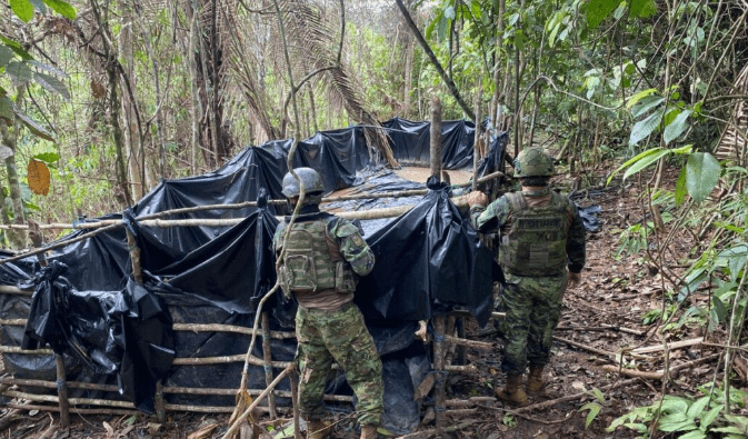 Las Fuerzas Armadas hallaron un acople clandestino en Shushufindi con 200 metros de manguera y una piscina artesanal vacía