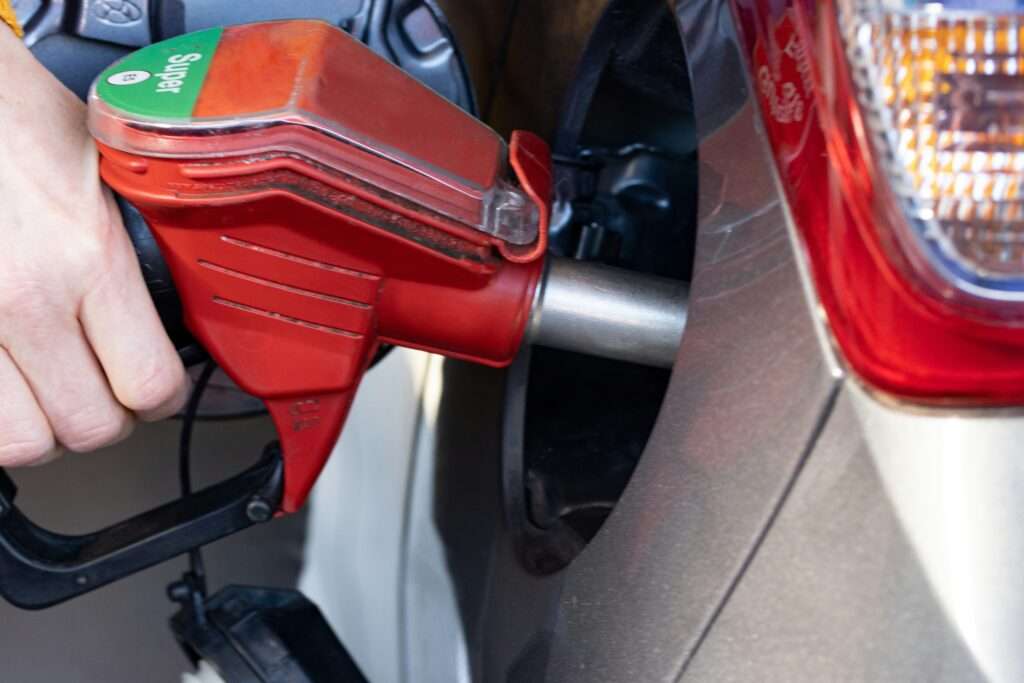 Cargando gasolina