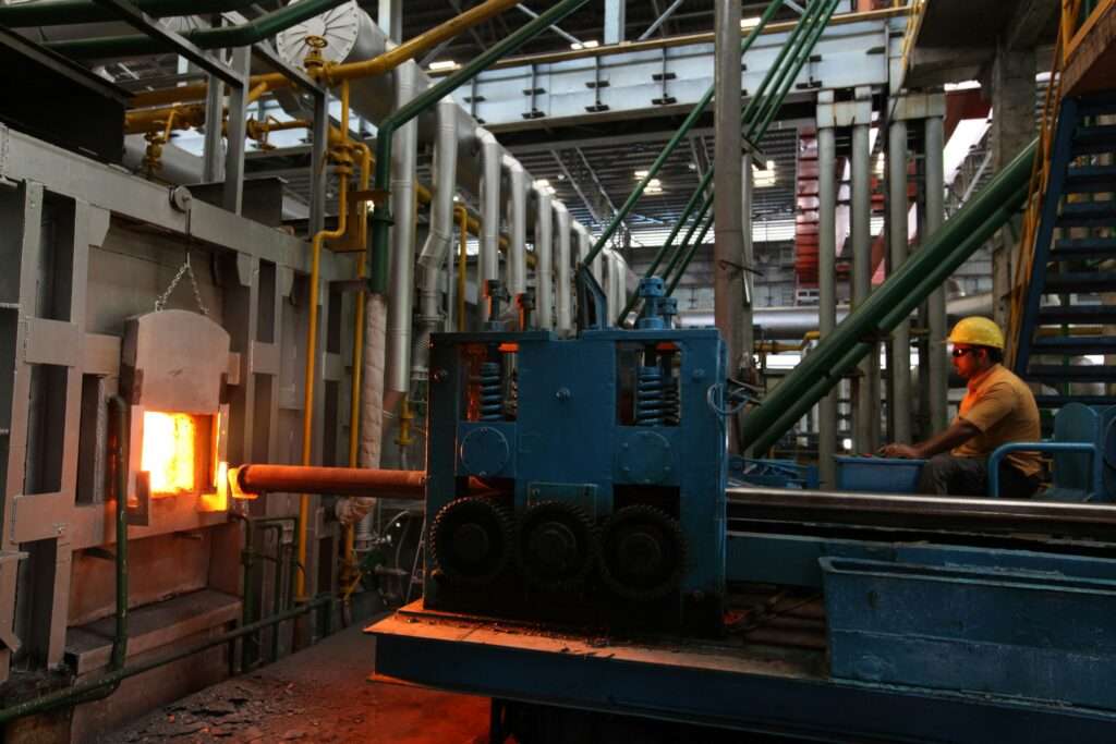 El Gobierno de Ecuador implementó control previo a importaciones de hierro y acero por un año.