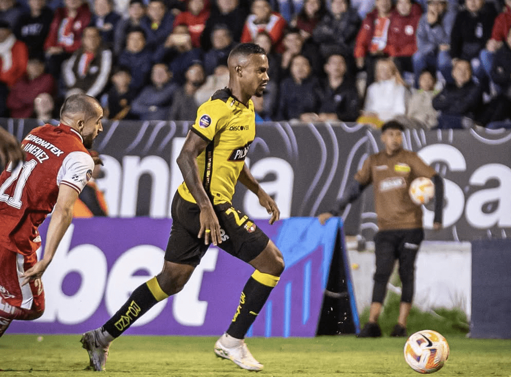 Jugador Dixon Arroyo. Foto: Instagram @dixonarroyo