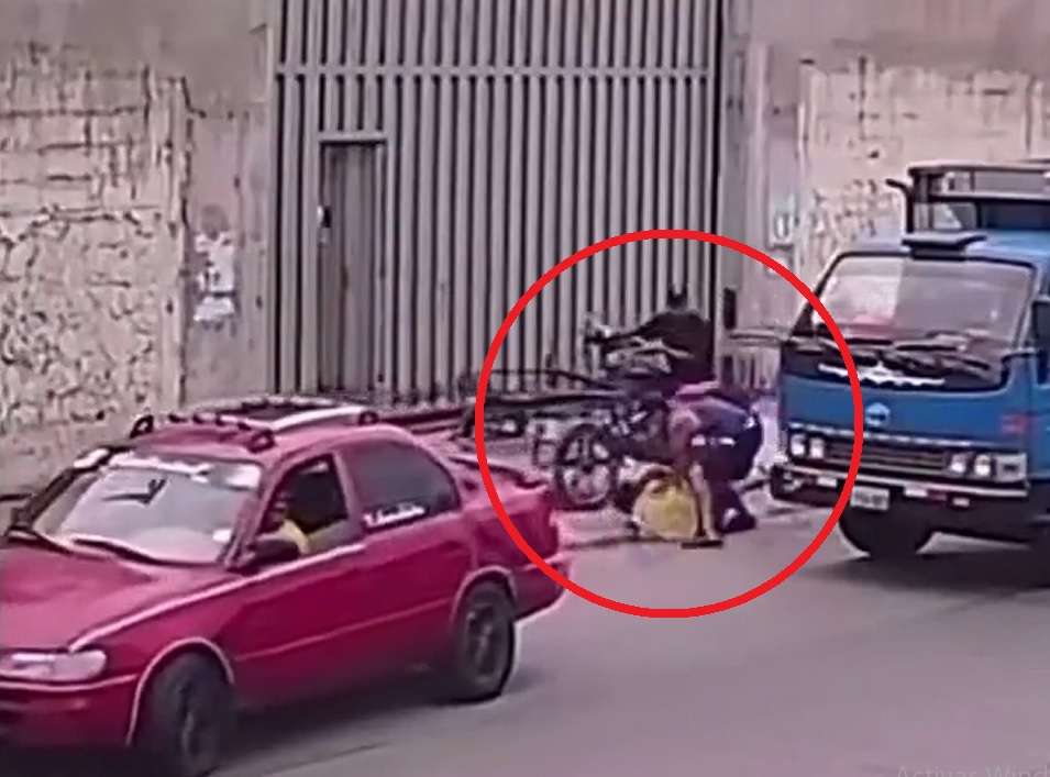 Los ladrones fueron golpeados por ciudadanos.