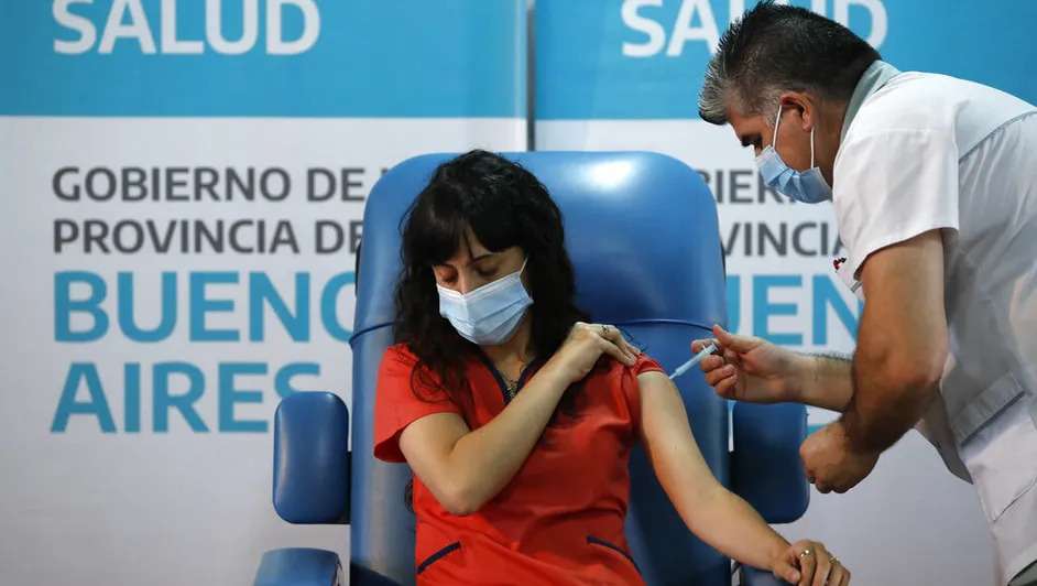Argentina es el tercer país del mundo en aprobar la vacuna rusa Sputnik V. (AP)