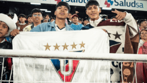 Hinchada de LDU. Foto: Instagram @ldu_oficial. 