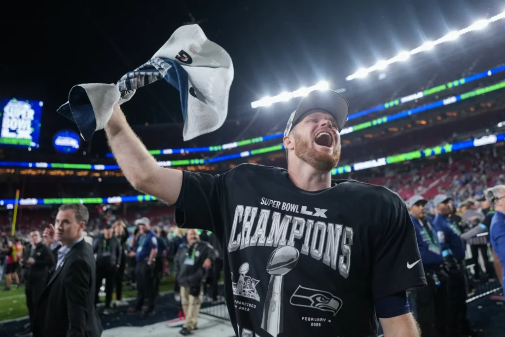 Sam Darnold celebrando el triunfo de los Seahawks. Foto: NPR.