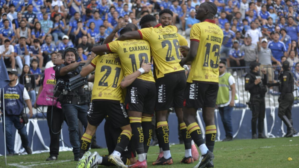 Último Clásico del Astillero. Barcelona 4 Emelec 0 en el George Capwell. Foto: El Universo.