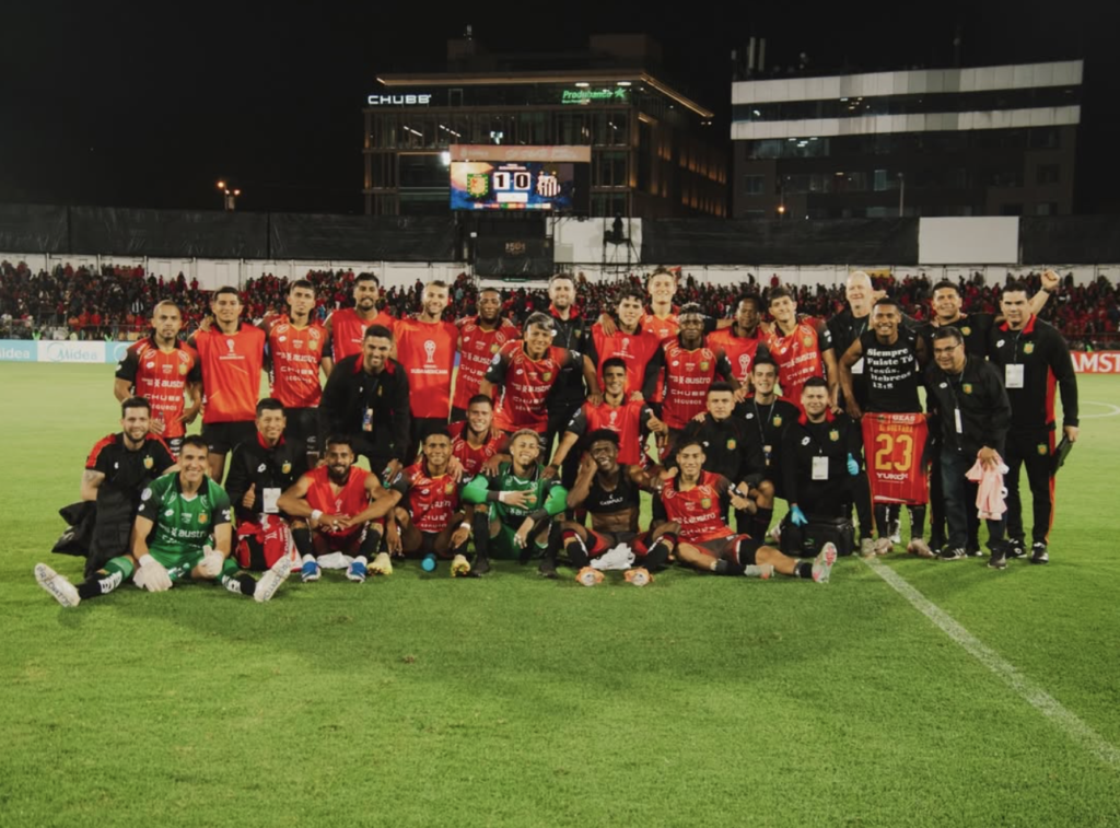 Deportivo Cuenca venció 1-0 a Santos por Sudamericana. Foto: Instagram @d_cuenca.