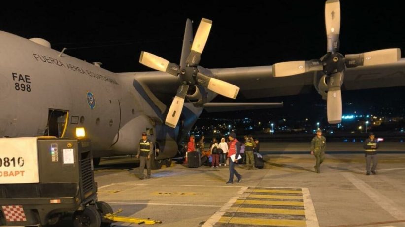 Los restos de tres ecuatorianos fallecidos en los terremotos de Venezuela llegaron al país en un vuelo de la Fuerza Aérea Ecuatoriana.