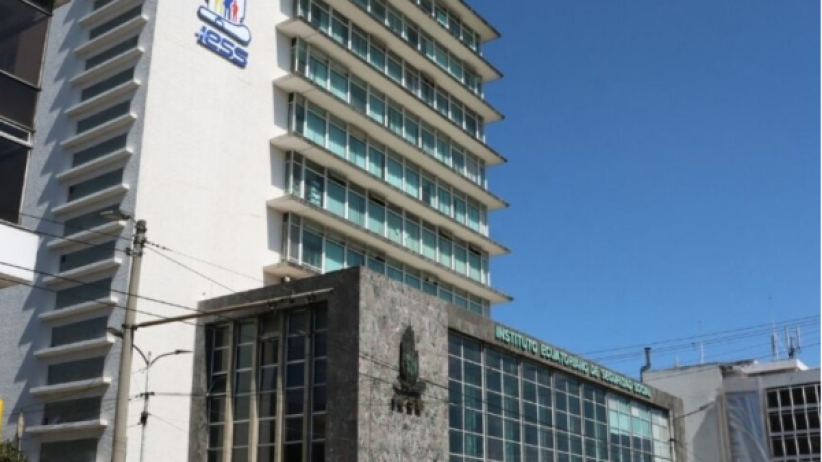 Los hospitales y centros de salud del IESS y del Ministerio de Salud Pública continúan atendiendo consultas, emergencias y cirugías durante el feriado nacional.
