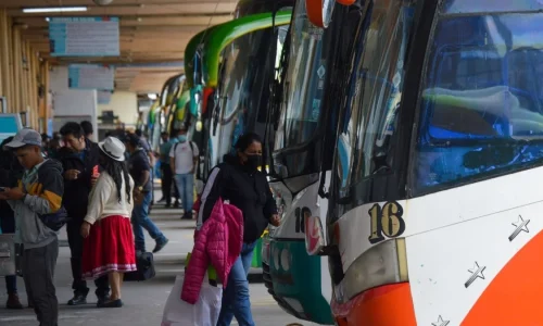 Daniel Noboa firmó el Decreto 428, que permite evaluar una extensión de las compensaciones económicas para transportistas. (API)